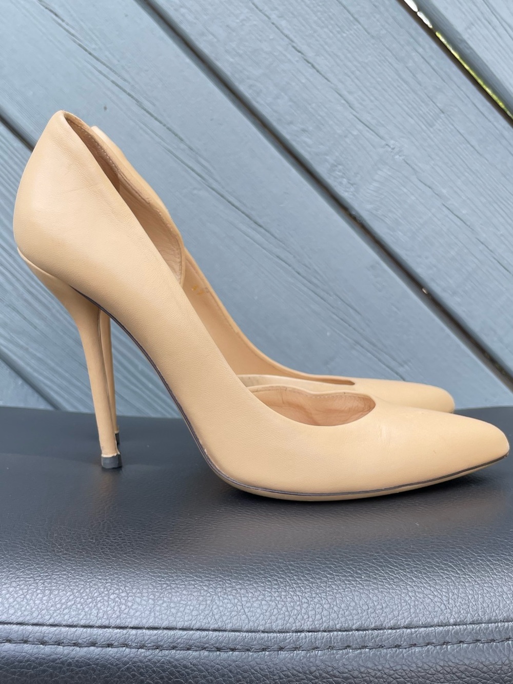 Gucci D’Orsay Nude Pointed-Toe Stiletto Pump size EU37 US 6.5 -7